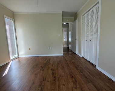 8605 Champlain Court - Photo Thumbnail 11