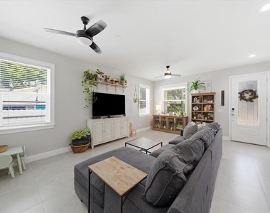 1808 W Cluster Avenue - Photo Thumbnail 6
