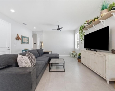1808 W Cluster Avenue - Photo Thumbnail 4
