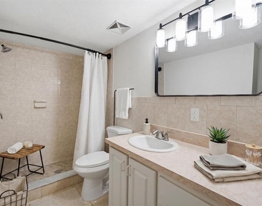6314 Newtown Circle - Photo Thumbnail 5
