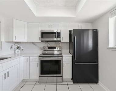 6314 Newtown Circle - Photo Thumbnail 13