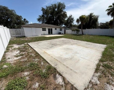 7904 Woodvine Circle - Photo Thumbnail 19