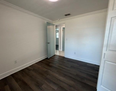7904 Woodvine Circle - Photo Thumbnail 10