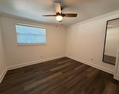 7904 Woodvine Circle - Photo Thumbnail 12