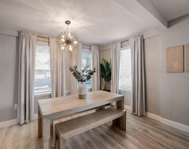 8311 N Newport Avenue - Photo Thumbnail 5