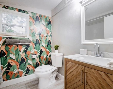 8311 N Newport Avenue - Photo Thumbnail 8