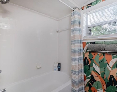 8311 N Newport Avenue - Photo Thumbnail 9