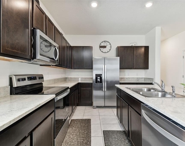 2880 Evergreen Elm Pass - Photo Thumbnail 10