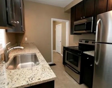 410 Broadway Avenue - Photo Thumbnail 1