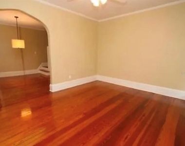 410 Broadway Avenue - Photo Thumbnail 4