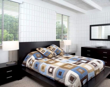 500 S Himes Avenue - Photo Thumbnail 3