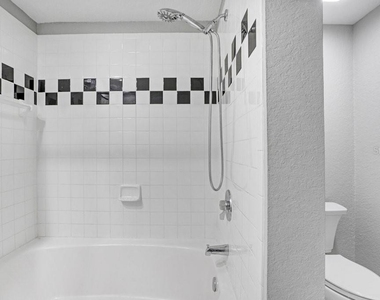 2440 W Horatio Street - Photo Thumbnail 21
