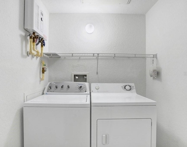 2440 W Horatio Street - Photo Thumbnail 22
