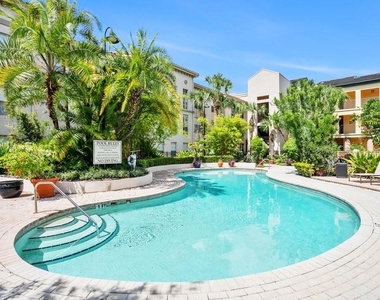 2440 W Horatio Street - Photo Thumbnail 29