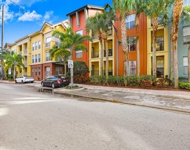 2440 W Horatio Street - Photo Thumbnail 1