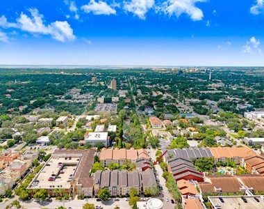 2440 W Horatio Street - Photo Thumbnail 35