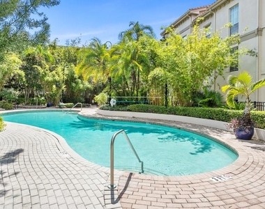 2440 W Horatio Street - Photo Thumbnail 25