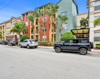 2440 W Horatio Street - Photo Thumbnail 31
