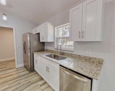 13163 Sw 106th Place - Photo Thumbnail 4