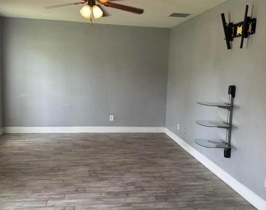 3116 Keystone Pointe Court - Photo Thumbnail 16