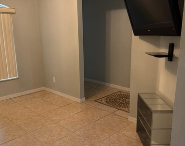 3116 Keystone Pointe Court - Photo Thumbnail 5