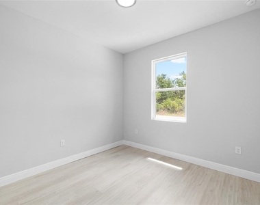 10026 Cocoa Beach Street - Photo Thumbnail 16