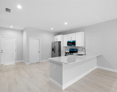 10026 Cocoa Beach Street - Photo Thumbnail 7