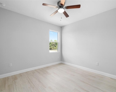 10026 Cocoa Beach Street - Photo Thumbnail 11