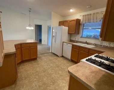 1704 Lisette Way - Photo Thumbnail 10