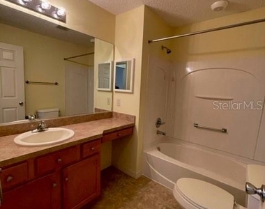 1704 Lisette Way - Photo Thumbnail 8