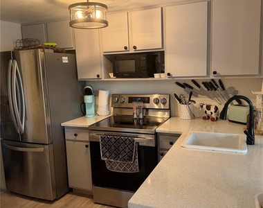 550 Orange Drive - Photo Thumbnail 6