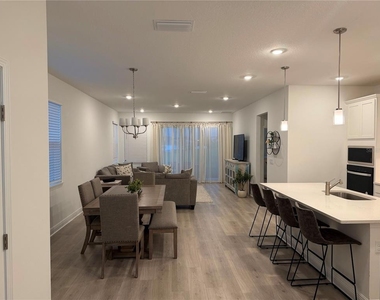 2189 Sunshine Peak Drive - Photo Thumbnail 7