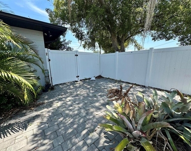 4521 Edgewater Drive - Photo Thumbnail 2
