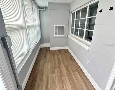 4521 Edgewater Drive - Photo Thumbnail 5