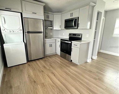 4521 Edgewater Drive - Photo Thumbnail 6