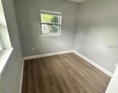 4521 Edgewater Drive - Photo Thumbnail 9