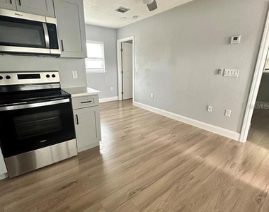 4521 Edgewater Drive - Photo Thumbnail 7