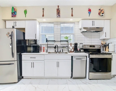 2904 Sanchez Street - Photo Thumbnail 6