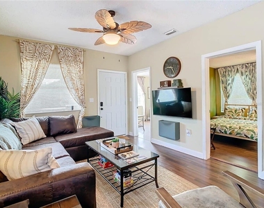 2904 Sanchez Street - Photo Thumbnail 3