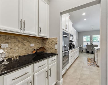 8719 Crescendo Avenue - Photo Thumbnail 12
