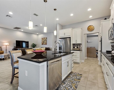 8719 Crescendo Avenue - Photo Thumbnail 10