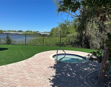 232 Afton Square - Photo Thumbnail 16