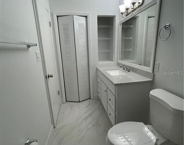 232 Afton Square - Photo Thumbnail 11