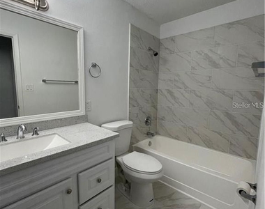 232 Afton Square - Photo Thumbnail 9