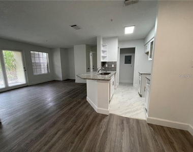 232 Afton Square - Photo Thumbnail 3