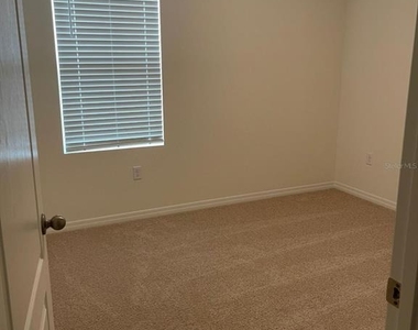927 Waterfall Boulevard - Photo Thumbnail 4