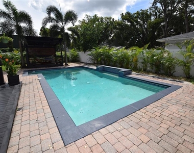 924 Boardman Street - Photo Thumbnail 4