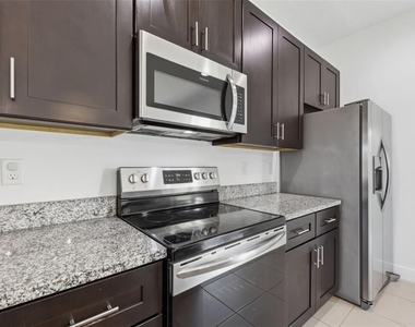 304 Begonia Court - Photo Thumbnail 12