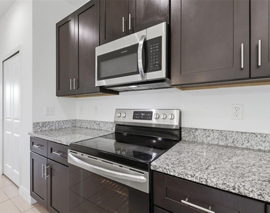 304 Begonia Court - Photo Thumbnail 11