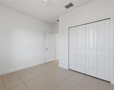 304 Begonia Court - Photo Thumbnail 15